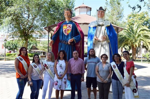 Ciudad Real estrenó dos 'gigantes' de Alfonso X y su esposa, Violante de Aragón, para inaugurar sus fiestas en agosto de 2017 Ciudad Real estrenó dos 'gigantes' de Alfonso X y su esposa, Violante de Aragón, para inaugurar sus fiestas en agosto de 2017