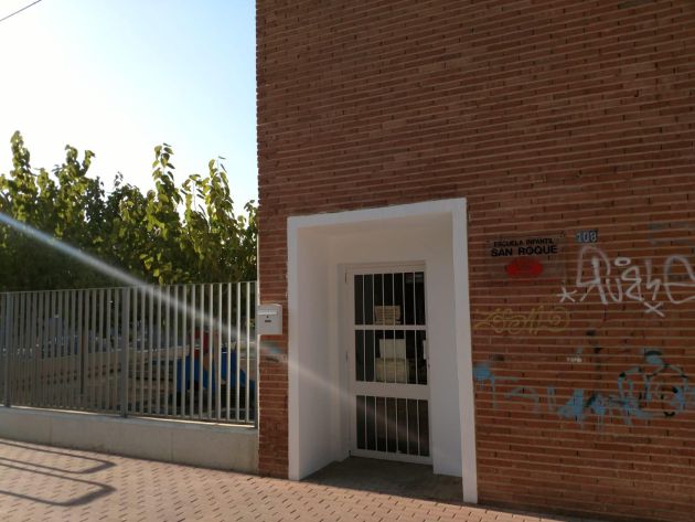 ... y así se encuentra la guardería "El Lugarico" de El Palmar, con el rótulo de la escuela infantil San Roque de Algezares ... y así se encuentra la guardería "El Lugarico" de El Palmar, con el rótulo de la escuela infantil San Roque de Algezares