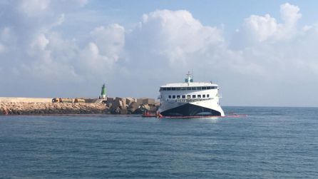 El buque se encuentra a unos 100 metros de la costa de Dénia El buque se encuentra a unos 100 metros de la costa de Dénia