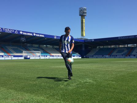 LeiLei Gao durante su presentación como nuevo jugador de la Ponferradina LeiLei Gao durante su presentación como nuevo jugador de la Ponferradina