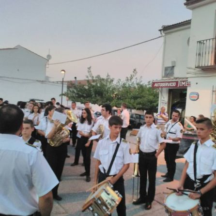 Aunque estaba anunciada la BM Pedro Gámez Laserna, en el barrio de la Constitución, la mayoría de los músicos fueron de la Banda Joven,que ni tan siquiera fueron dirigidos por el director titular Aunque estaba anunciada la BM Pedro Gámez Laserna, en el barrio de la Constitución, la mayoría de los músicos fueron de la Banda Joven,que ni tan siquiera fueron dirigidos por el director titular