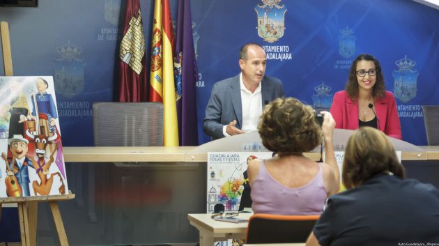 La actriz Laura Galán y el 'lobo' Erundino Alonso pregonarán unas Ferias de Guadalajara con pocas novedades: La actriz Laura Galán y el 'lobo' Erundino Alonso pregonarán unas Ferias con pocas novedades La actriz Laura Galán y el 'lobo' Erundino Alonso pregonarán unas Ferias de Guadalajara con pocas novedades: La actriz Laura Galán y el 'lobo' Erundino Alonso pregonarán unas Ferias con pocas novedades