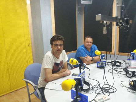 Blas Blanco, presidente, a la izquierda, y Tomás García, tesorero de la Peña Cultural Flamencoa de Jódar, durante la entrevista, en nuestros estudios Blas Blanco, presidente, a la izquierda, y Tomás García, tesorero de la Peña Cultural Flamencoa de Jódar, durante la entrevista, en nuestros estudios