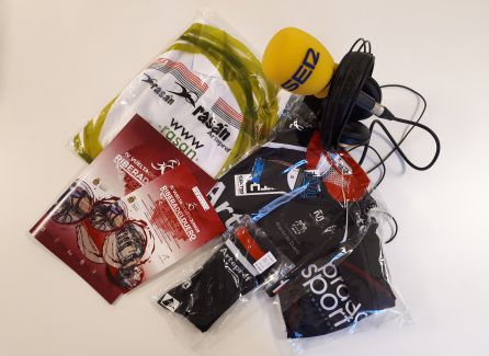 Las equipaciones del Artepref Team que se sortearán en la Cadena SER. Las equipaciones del Artepref Team que se sortearán en la Cadena SER.