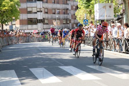 Casper Van Uden entra ganador de la última etapa de la ronda ribereña en la meta de Aranda de Duero. Casper Van Uden entra ganador de la última etapa de la ronda ribereña en la meta de Aranda de Duero.