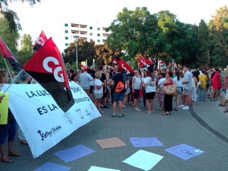 Protestas: Más de 600 personas participan en la manifestación para reclamar mejoras laborales para las 'kellys' Protestas: Más de 600 personas participan en la manifestación para reclamar mejoras laborales para las 'kellys'