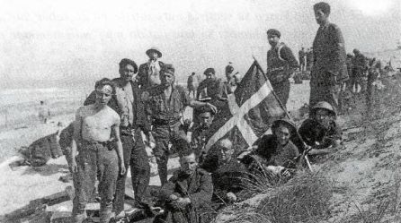 Un grupo de gudaris posa en el frente de guerra para hacerse una fotografía Un grupo de gudaris posa en el frente de guerra para hacerse una fotografía