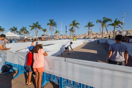 Los más pequeños practicando la Pilota valenciana Los más pequeños practicando la Pilota valenciana