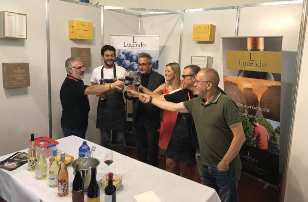 Brindis inaugural de las autoridades en la XX edición del Túnel del Vino Brindis inaugural de las autoridades en la XX edición del Túnel del Vino