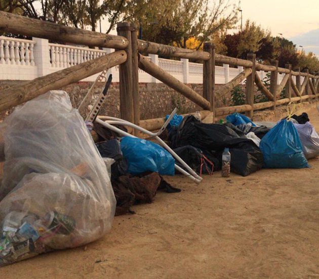 Basura recogida durante su primera jornada de limpieza en el río Azuer en Manzanares (Ciudad Real) Basura recogida durante su primera jornada de limpieza en el río Azuer en Manzanares (Ciudad Real)