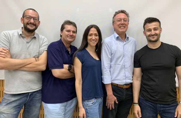 Sara Tabares acompañada por los colaboradores de SER Saludable: Alberto Soler, JM. Mulet, Carlos Sánchez y Guillermo Alvarado Sara Tabares acompañada por los colaboradores de SER Saludable: Alberto Soler, JM. Mulet, Carlos Sánchez y Guillermo Alvarado