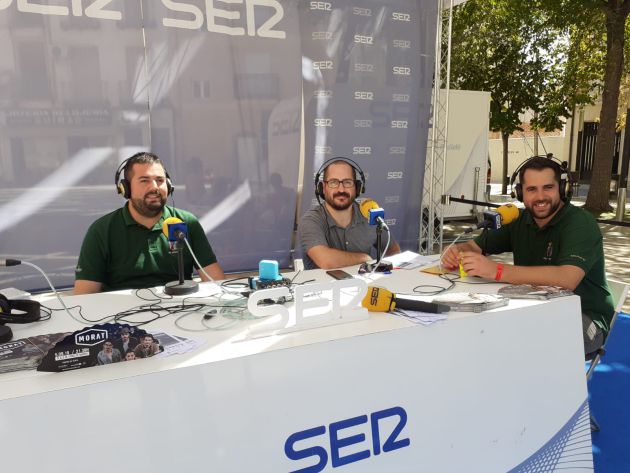 Los concejales de Festejos, Antonio Merino y Jordi Arce, conversan con Álvaro Ayala Los concejales de Festejos, Antonio Merino y Jordi Arce, conversan con Álvaro Ayala
