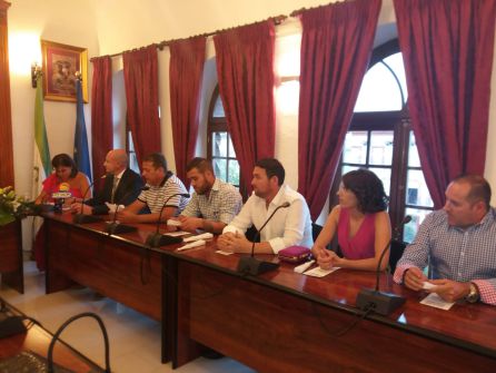 Lugar que ocupa la oposición, con ausencia de las portavoces de IU y Ciudadanos Lugar que ocupa la oposición, con ausencia de las portavoces de IU y Ciudadanos