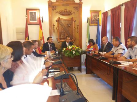 Momento de la intervención de la alcaldesa, Mª Teresa García, en el acto de presentación del pregonero Momento de la intervención de la alcaldesa, Mª Teresa García, en el acto de presentación del pregonero