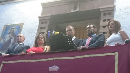 Momento en el oque José Juan Castro propuncia le pregón, desde el balcón principal del Ayuntamiento Momento en el oque José Juan Castro propuncia le pregón, desde el balcón principal del Ayuntamiento