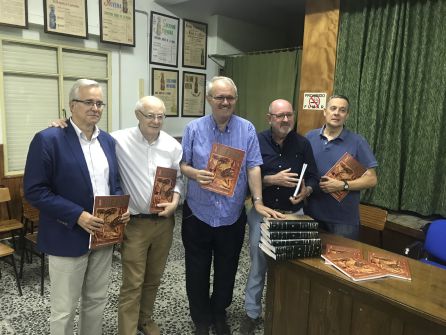 Una mujer se suma por primera vez desde 1958 al trabajo de la revista "Bierzo" Una mujer se suma por primera vez desde 1958 al trabajo de la revista "Bierzo"