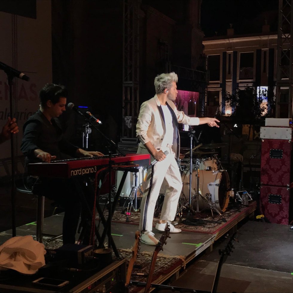 Más de 6.000 personas disfrutaron del concierto Cadena Dial, durante las fiestas del Vino, con la actuación de Blas Cantó Más de 6.000 personas disfrutaron del concierto Cadena Dial, durante las fiestas del Vino, con la actuación de Blas Cantó