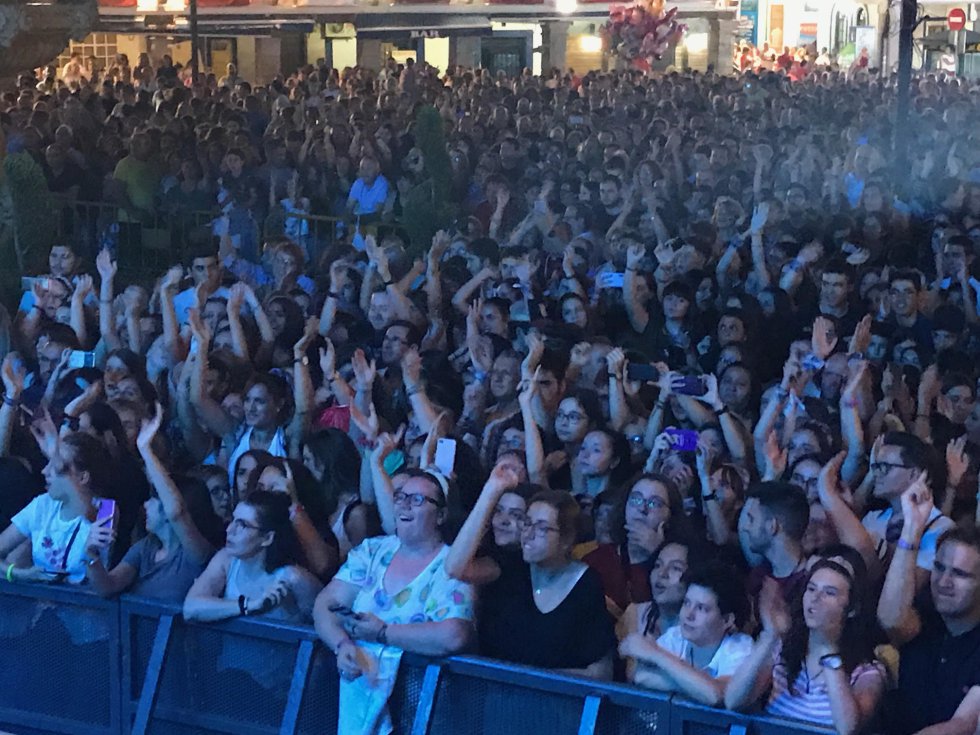 Más de 6.000 personas disfrutaron del concierto Cadena Dial, durante las fiestas del Vino, con la actuación de Blas Cantó Más de 6.000 personas disfrutaron del concierto Cadena Dial, durante las fiestas del Vino, con la actuación de Blas Cantó