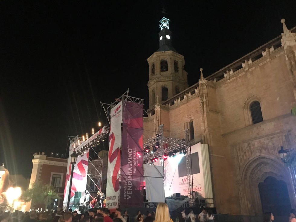 Más de 6.000 personas disfrutaron del concierto Cadena Dial, durante las fiestas del Vino, con la actuación de Blas Cantó Más de 6.000 personas disfrutaron del concierto Cadena Dial, durante las fiestas del Vino, con la actuación de Blas Cantó