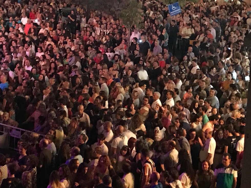 Más de 6.000 personas disfrutaron del concierto Cadena Dial, durante las fiestas del Vino, con la actuación de Blas Cantó Más de 6.000 personas disfrutaron del concierto Cadena Dial, durante las fiestas del Vino, con la actuación de Blas Cantó