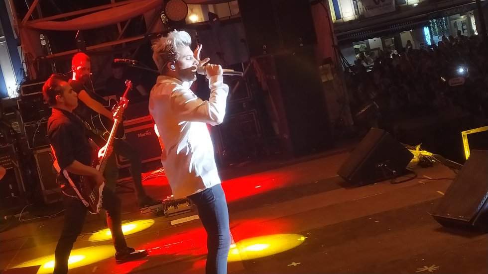 Más de 6.000 personas disfrutaron del concierto Cadena Dial, durante las fiestas del Vino, con la actuación de Blas Cantó Más de 6.000 personas disfrutaron del concierto Cadena Dial, durante las fiestas del Vino, con la actuación de Blas Cantó
