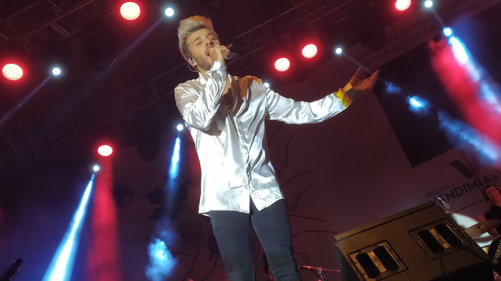 Más de 6.000 personas disfrutaron del concierto Cadena Dial, durante las fiestas del Vino, con la actuación de Blas Cantó Más de 6.000 personas disfrutaron del concierto Cadena Dial, durante las fiestas del Vino, con la actuación de Blas Cantó