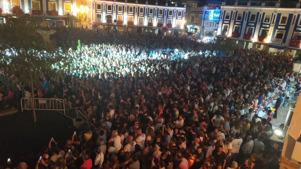 Más de 6.000 personas disfrutaron del concierto Cadena Dial, durante las fiestas del Vino, con la actuación de Blas Cantó Más de 6.000 personas disfrutaron del concierto Cadena Dial, durante las fiestas del Vino, con la actuación de Blas Cantó