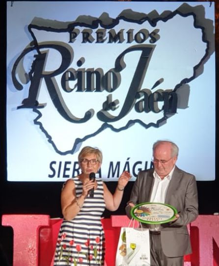 Momento en el que la concejala, Victoriana García, presenta a Antonio Plaza Momento en el que la concejala, Victoriana García, presenta a Antonio Plaza