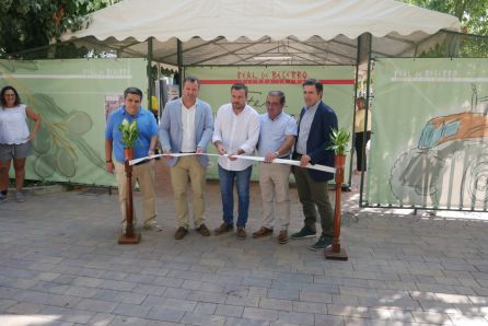 El Diputado de Agrigultura Pedro Brunocorta la cinta junto al alcalde David Rodríguez El Diputado de Agrigultura Pedro Brunocorta la cinta junto al alcalde David Rodríguez