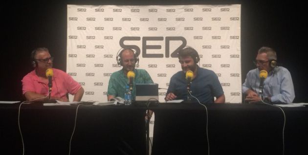 Alejandro Puigverd, tesorero de la Junta Local Fallera d'Algemesí, junto a Luis Fernández, de SER Falleros Alejandro Puigverd, tesorero de la Junta Local Fallera d'Algemesí, junto a Luis Fernández, de SER Falleros