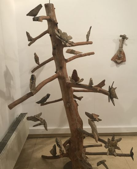 Árbol con pájaros. Árbol con pájaros.
