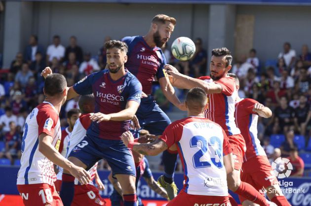 El Sporting se estrella contra los elementos en Huesca El Sporting se estrella contra los elementos en Huesca