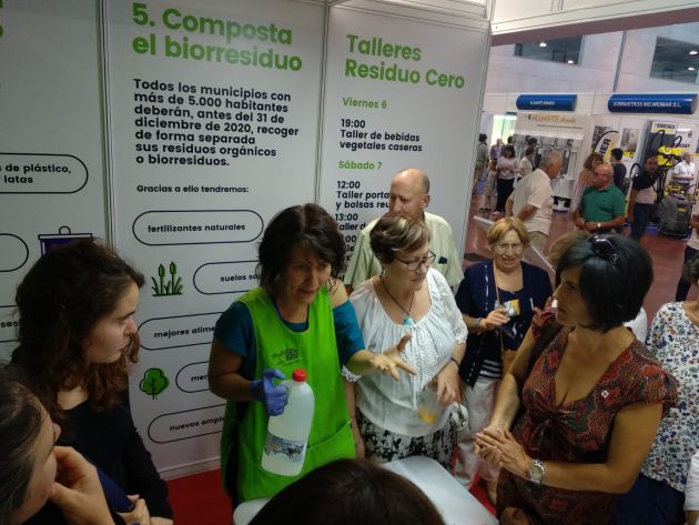 Mónica Ibáñez de Ecos del Duero durante uno de los talleres realizados Mónica Ibáñez de Ecos del Duero durante uno de los talleres realizados