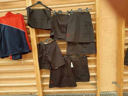 Imagen de la nueva falda-pantalón incluida en la uniformidad del Colegio Santa María de la Hispanidad de Madrid Imagen de la nueva falda-pantalón incluida en la uniformidad del Colegio Santa María de la Hispanidad de Madrid