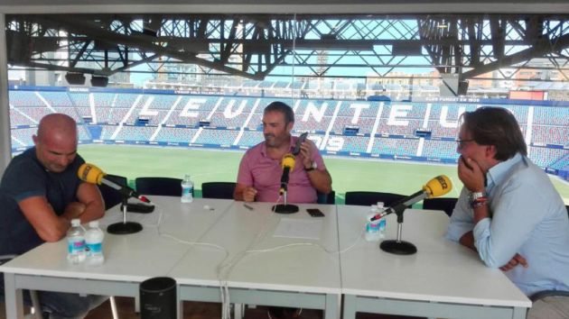 Paco López, entrenador del Levante UD, Pedro Morata, director de SER Deportivos Valencia y Quico Catalán, presidente del Levante UD en un programa especial por el 110 aniversario del club Paco López, entrenador del Levante UD, Pedro Morata, director de SER Deportivos Valencia y Quico Catalán, presidente del Levante UD en un programa especial por el 110 aniversario del club