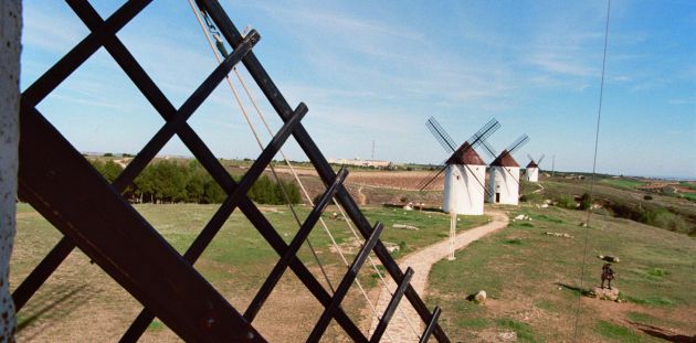 Molinos de viento de Mota del Cuervo (Cuenca). Molinos de viento de Mota del Cuervo (Cuenca).