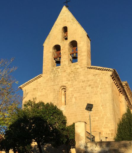 Espadaña de las campanas de la iglesia románica de Albalate de las Nogueras (Cuenca). Espadaña de las campanas de la iglesia románica de Albalate de las Nogueras (Cuenca).