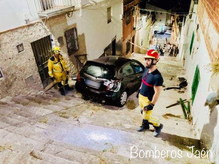 Los bomberos se afanaron en solucionar el problema Los bomberos se afanaron en solucionar el problema