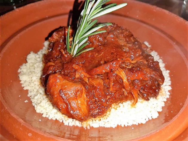 Tajín picante de pollo, romero, jengibre y albaricoques Tajín picante de pollo, romero, jengibre y albaricoques