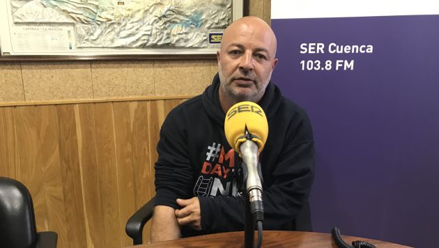 Óscar Fernández en los estudios de SER Cuenca. Óscar Fernández en los estudios de SER Cuenca.
