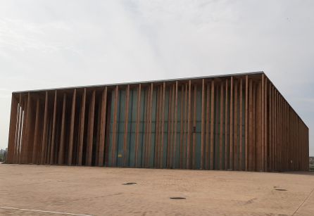 El Pabellón de España, vallado y sin destino concreto El Pabellón de España, vallado y sin destino concreto