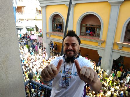Dj Ziry volvió a ser el responsable de animar la espera del Cañonazo Dj Ziry volvió a ser el responsable de animar la espera del Cañonazo
