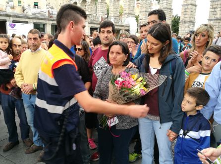 Los familiares de Jesús Guijarro reciben el homenaje de los miembros de la agrupación de Protección Civil Los familiares de Jesús Guijarro reciben el homenaje de los miembros de la agrupación de Protección Civil