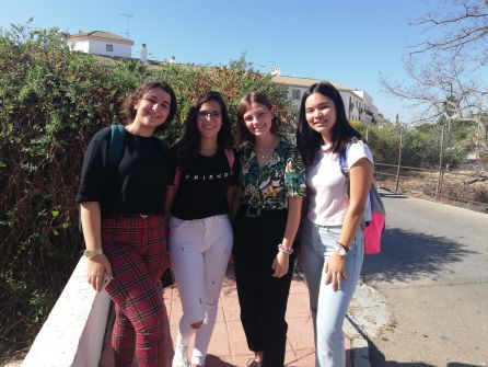 Un grupo de nuevas alumnas del instituto han pasado por Hoy por Hoy Un grupo de nuevas alumnas del instituto han pasado por Hoy por Hoy