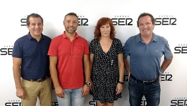 En el centro, Oscar Soler y María Dolores Sánchez, junto a José Manuel Albentosa En el centro, Oscar Soler y María Dolores Sánchez, junto a José Manuel Albentosa
