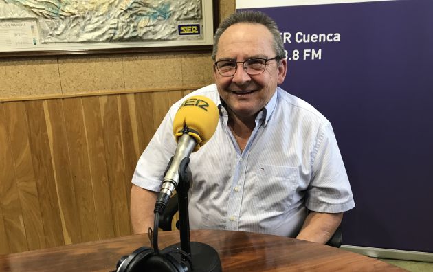 Ángel Espejo en los estudios de SER Cuenca. Ángel Espejo en los estudios de SER Cuenca.