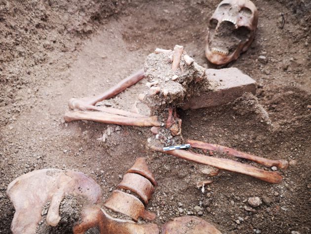 Cuerpo encontrado con las manos entrelazadas y un rosario entre ellas Cuerpo encontrado con las manos entrelazadas y un rosario entre ellas