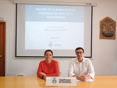 Coches: 35.500 vehículos han pasado por el puerto de la Savina en julio y agosto Coches: 35.500 vehículos han pasado por el puerto de la Savina en julio y agosto