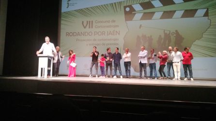 Raúl Mancilla se dirige al público después de recoger el primer premio. Raúl Mancilla se dirige al público después de recoger el primer premio.