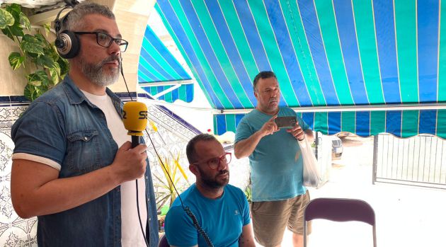 Juan Melero, nuestro anfitrión, sentado junto a Paco Sánchez Juan Melero, nuestro anfitrión, sentado junto a Paco Sánchez